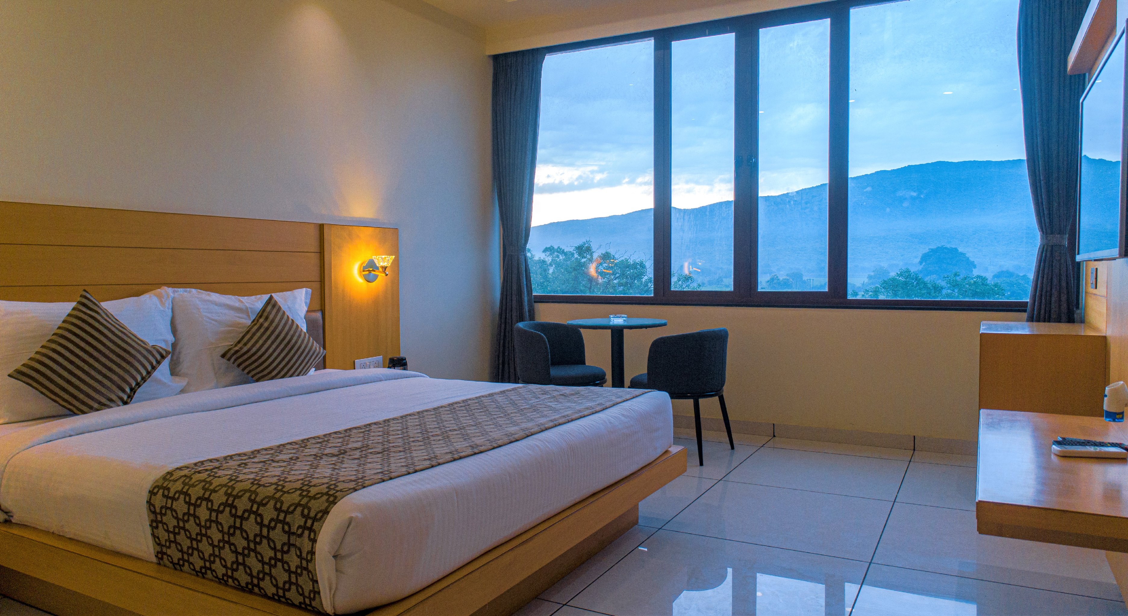 Hotel Greenland - Tap to explore photos