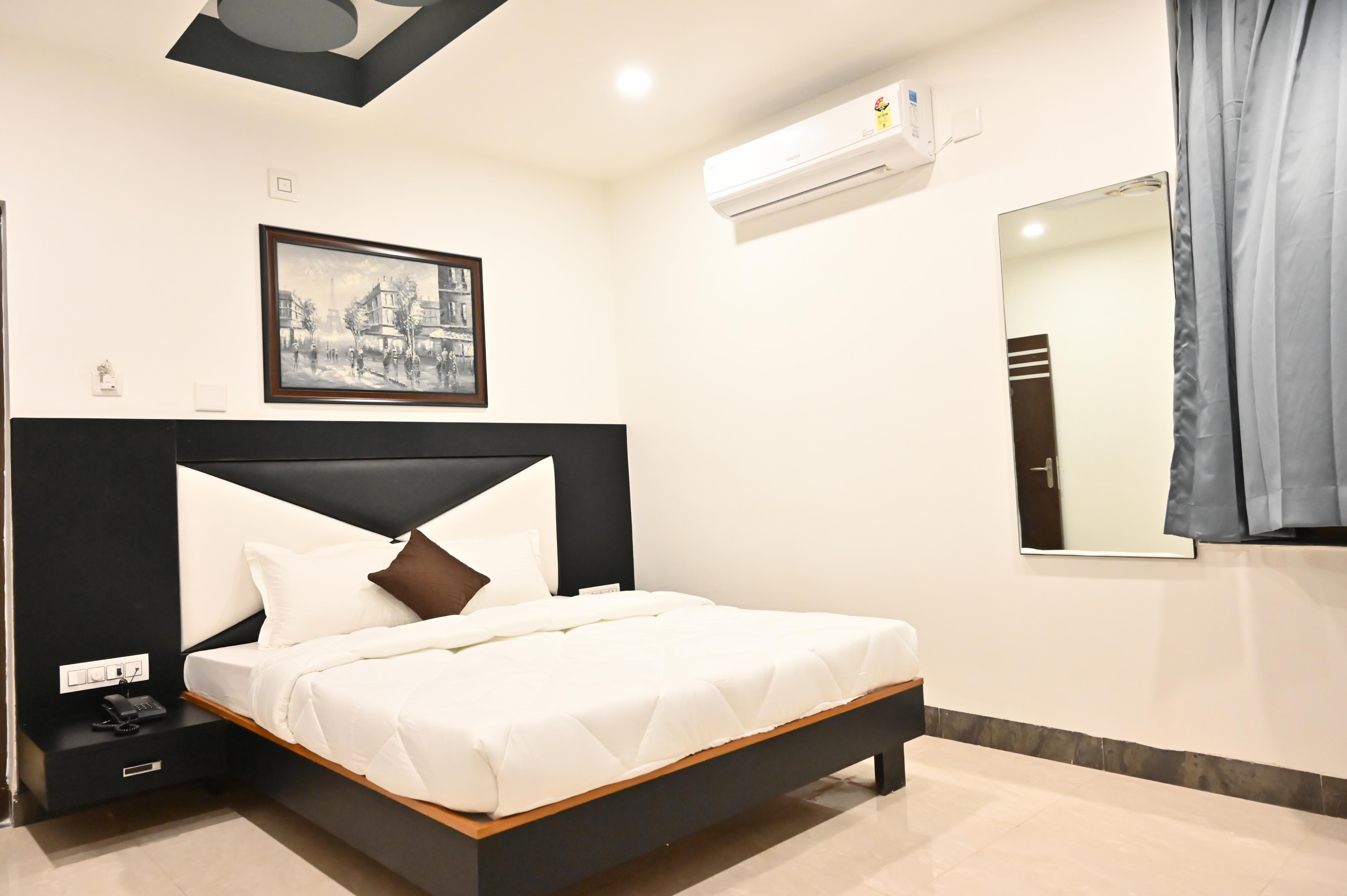HOTEL ROYAL INN Room Type - deluxe room