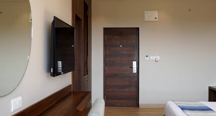 Cosmique Clarks Inn Suites Goa Room Type - Premium AC room with Double Bed