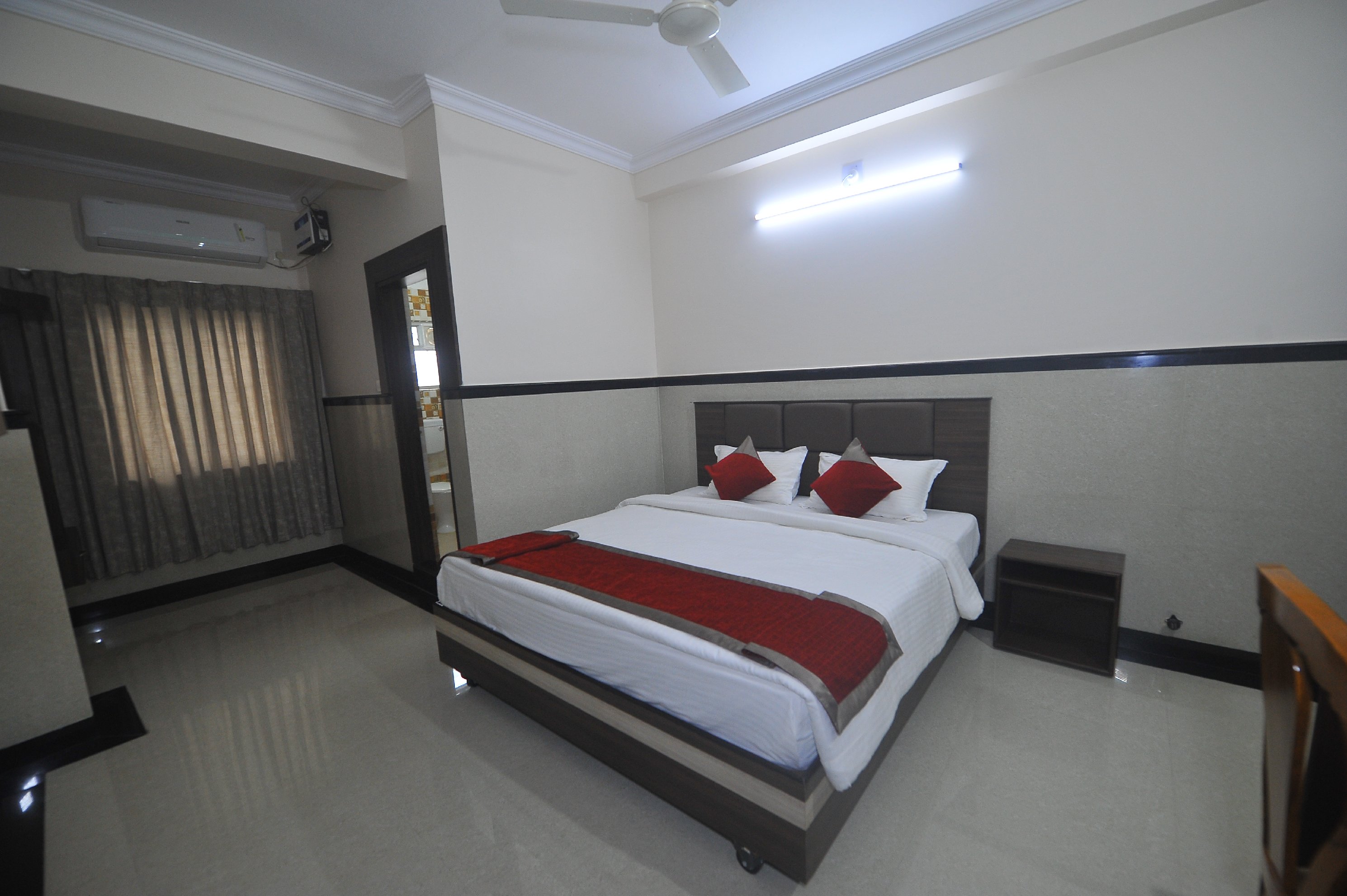 Pipul Bandhan Inn - Tap to explore photos