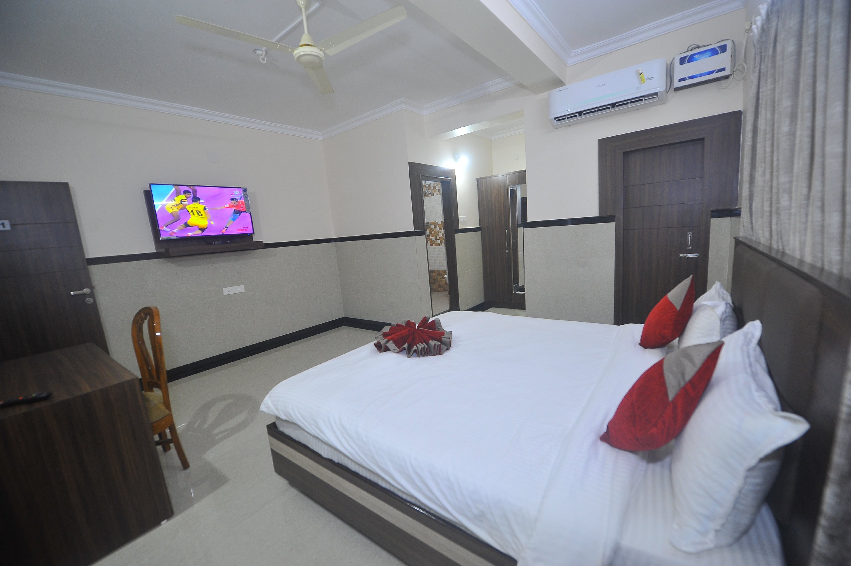 Pipul Bandhan Inn - Tap to explore photos