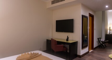 Villaggio Hotel Room Type - Deluxe King Suite Non Smoking