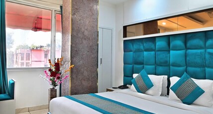 Lord Krishna - Newly Built & 3Mins Walk from Metro Room Type - Executive Suite Room with Window & Free Parking Lord Krishna - Newly Built & 3Mins Walk from Metro Room Type - Executive Suite Room with Window & Free Parking