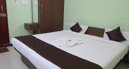 JR Guest Home Hotel (near Codissia) Room Type - Standard Room AC