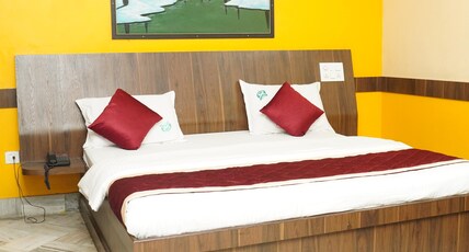 Sri Rama Lodge, Srikakulam Room Type - Deluxe Room - King Bed (AC)
