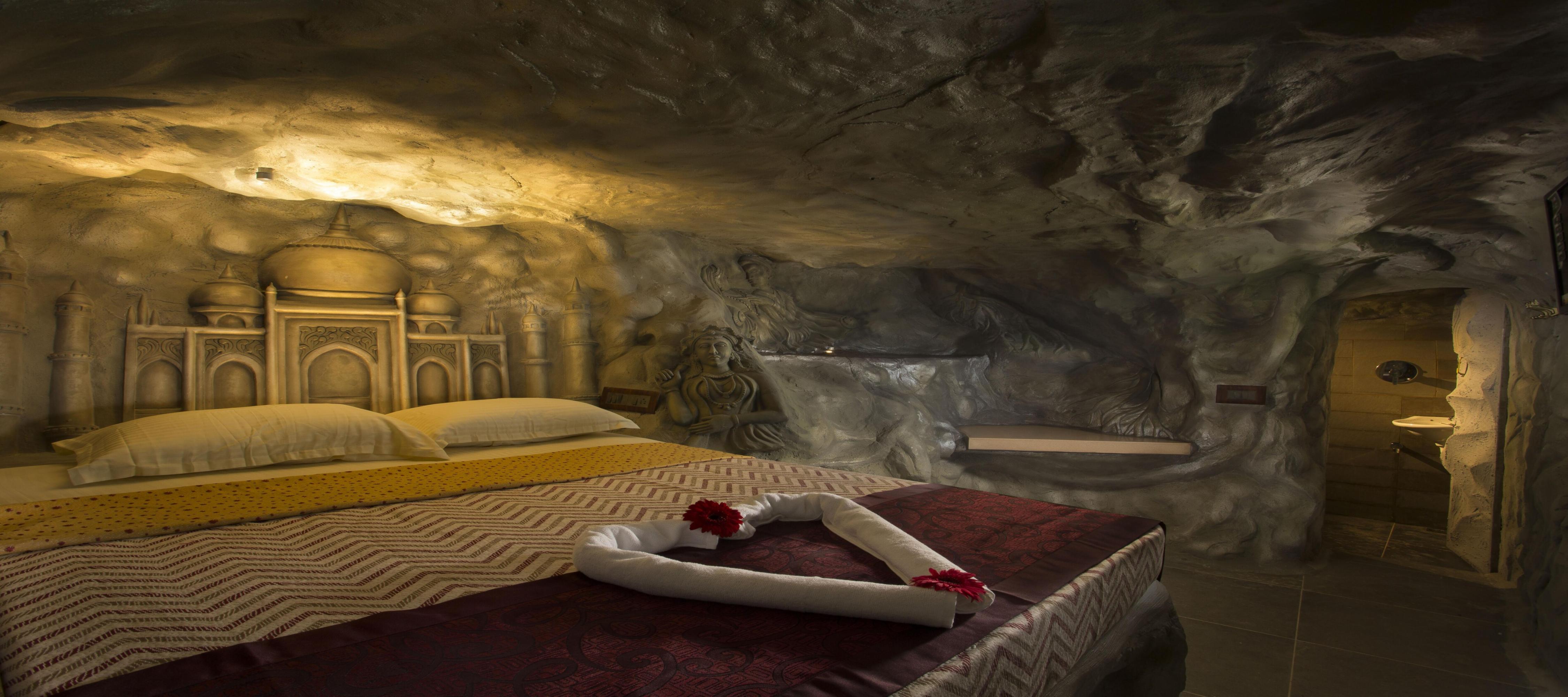 Foggy Knolls Resort Room Type - Premium Cave Room - Zenana