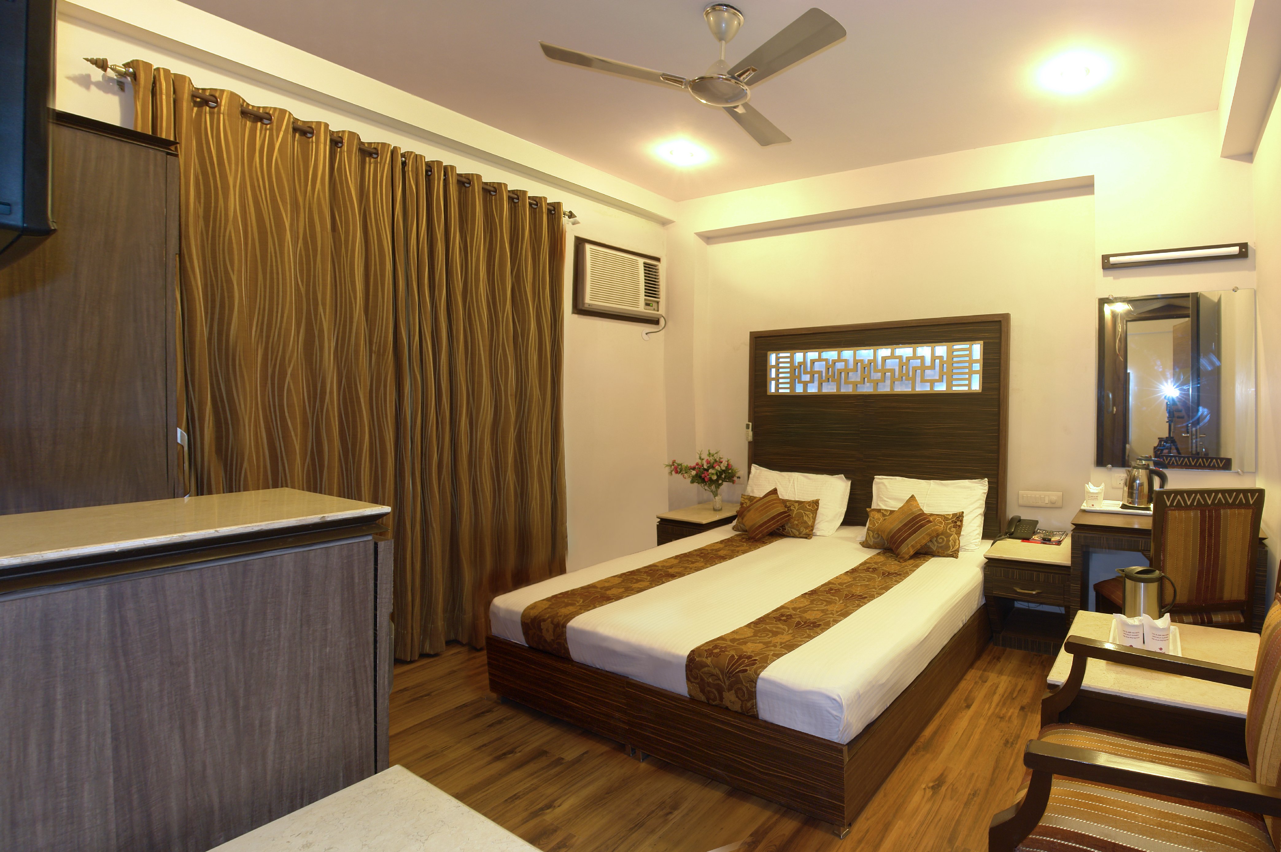 Hotel Sunstar Heights Room Type - Deluxe Room