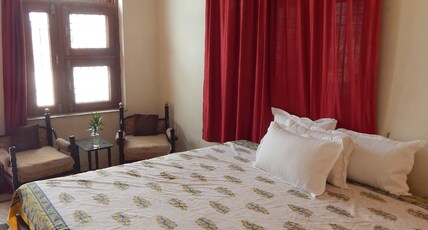 Vishal Villa Room Type - Super Deluxe AC Room 2
