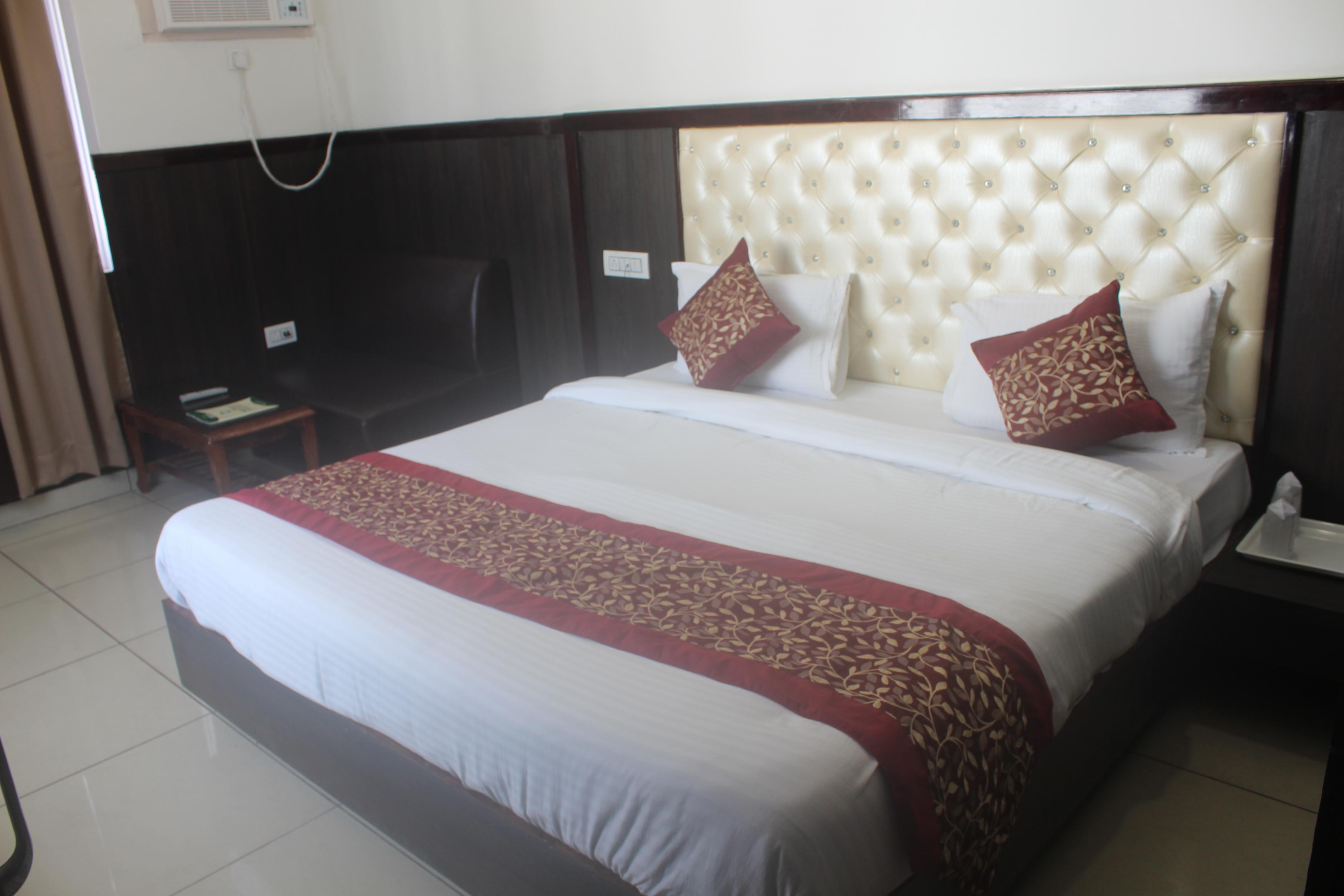 Hotel Green Valley Room Type - Double Bed AC Room