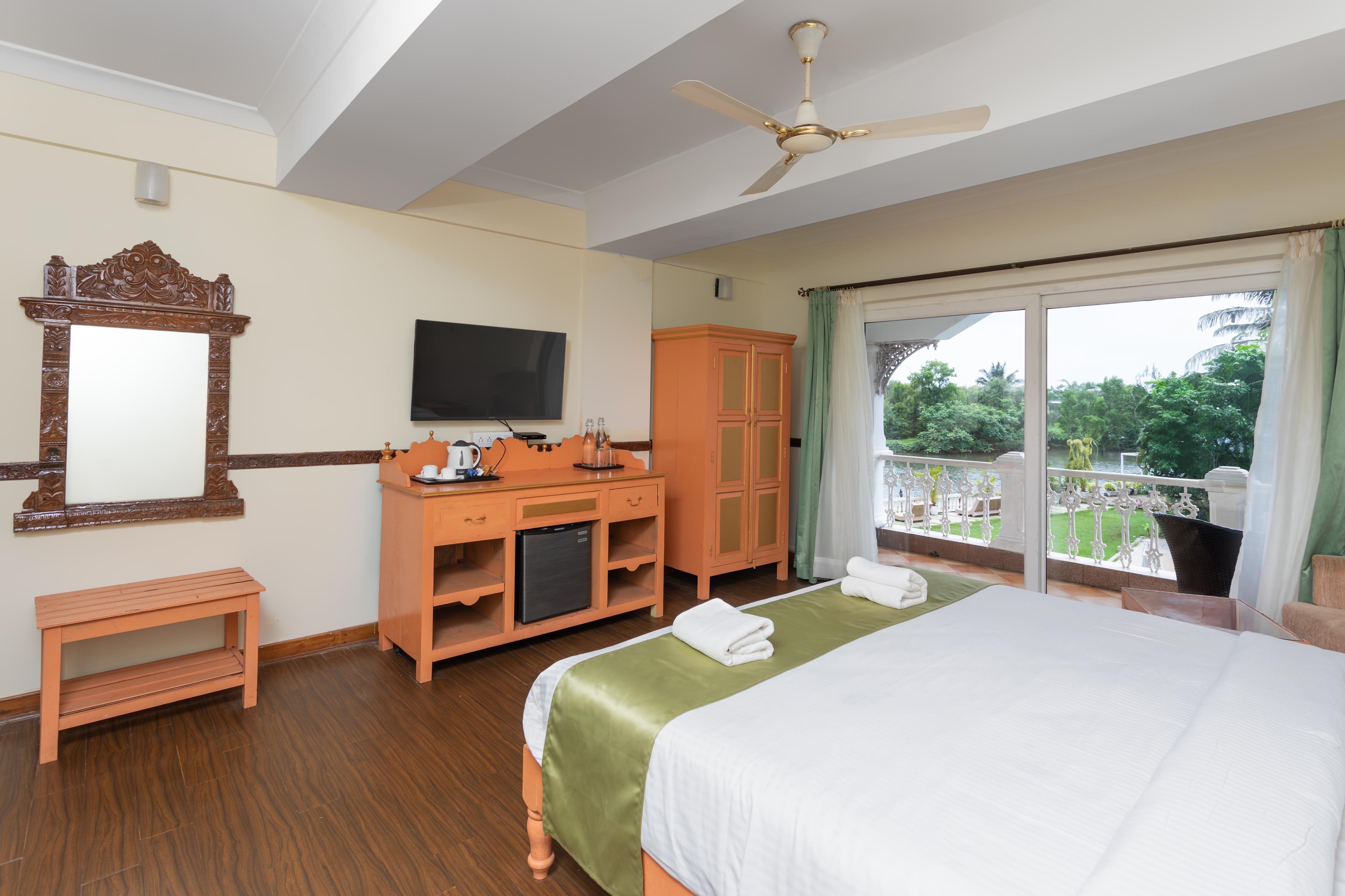 Stone Wood Riverfront Resort Room Type - Premium River View Room