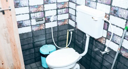 Gaia Hostels Room Type - 8 Bed Mixed Dorm (AC)