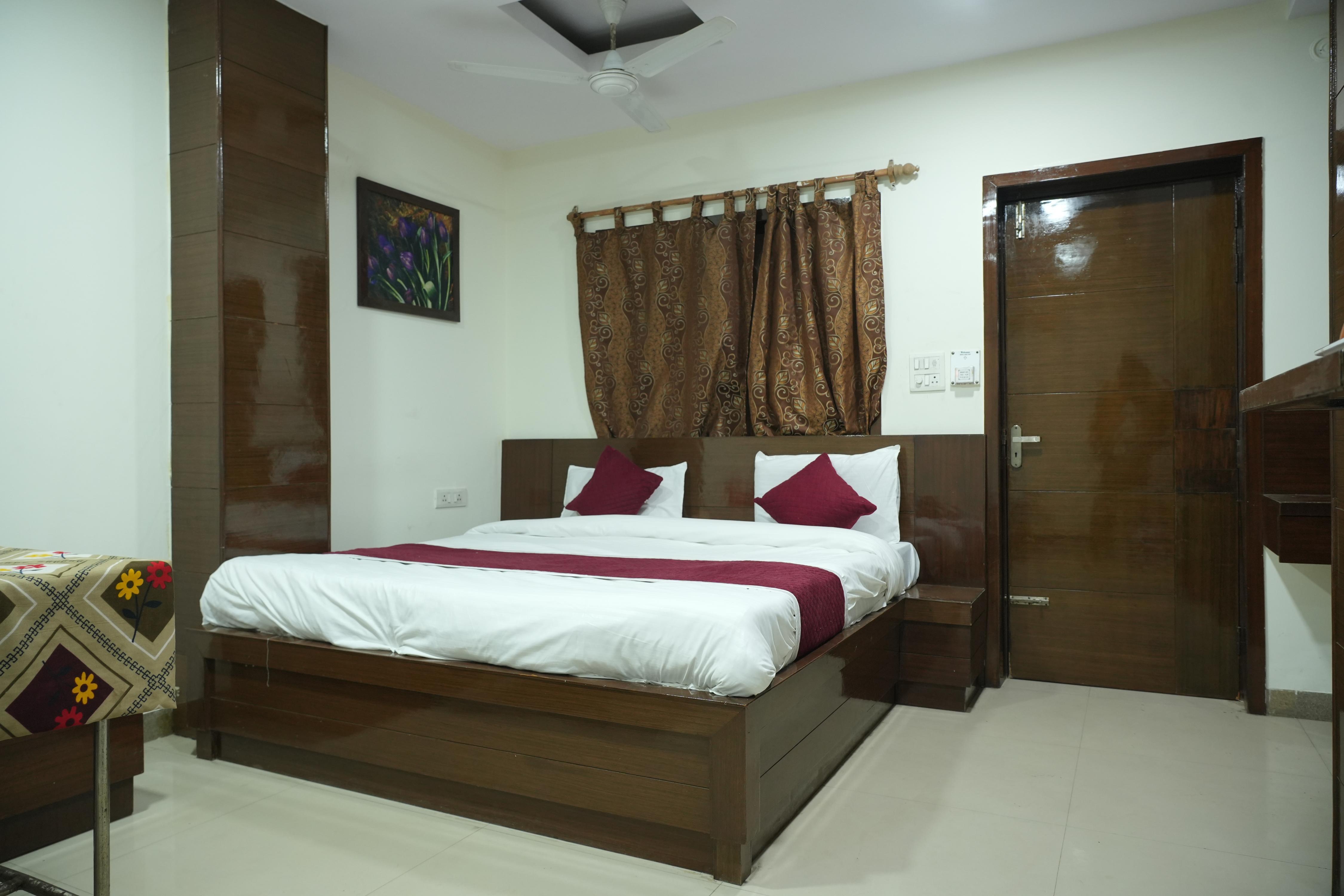 HOTEL JYOTI CONTINATIO AGRA Room Type - DELUXE