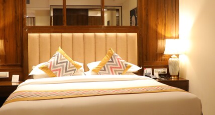 HOTEL OAKTREE Room Type - SUITE ROOM