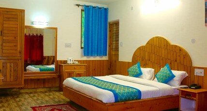 Hotel Rishi Palace Room Type - Deluxe Rooms