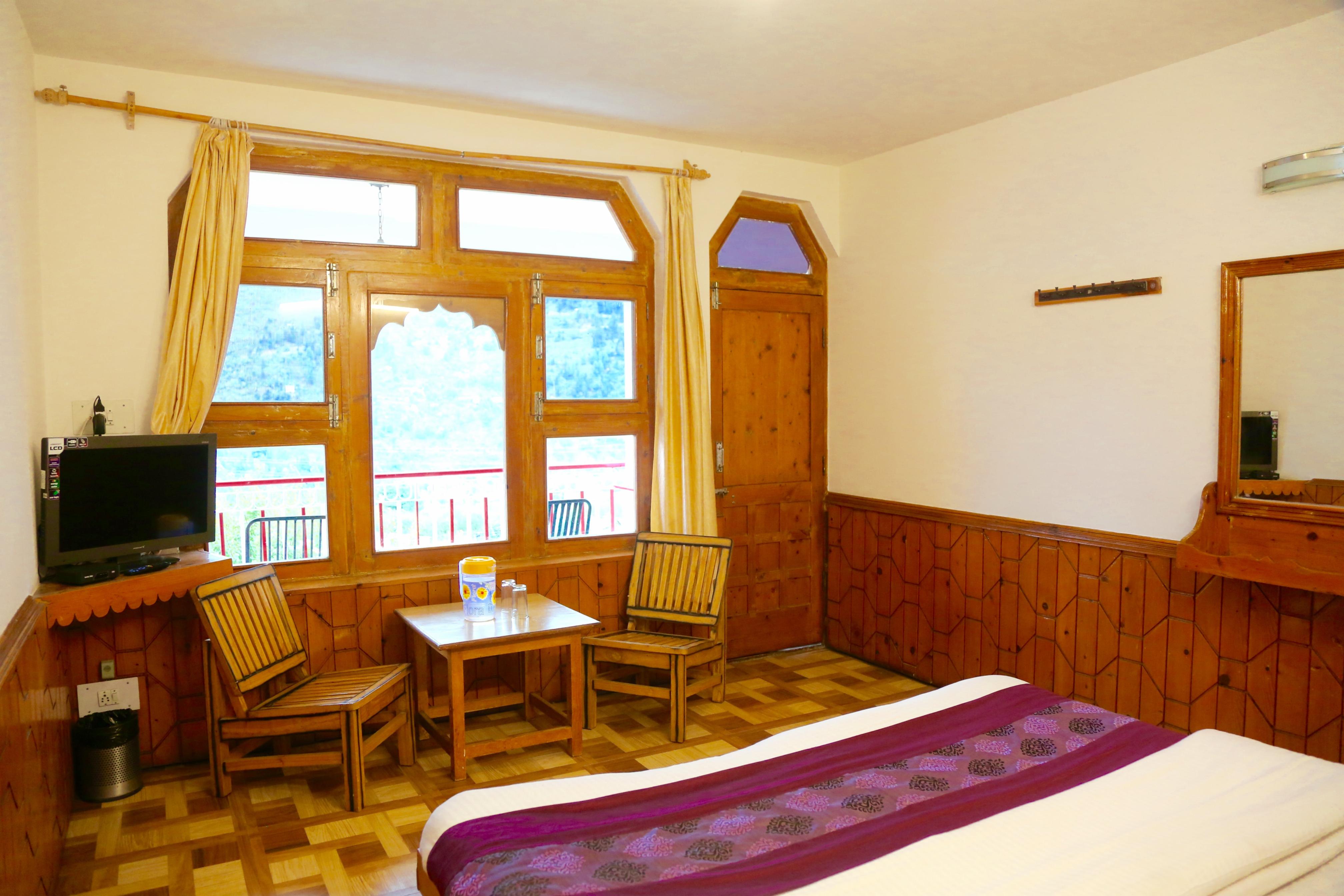 Hotel Rishi Palace - Tap to explore photos