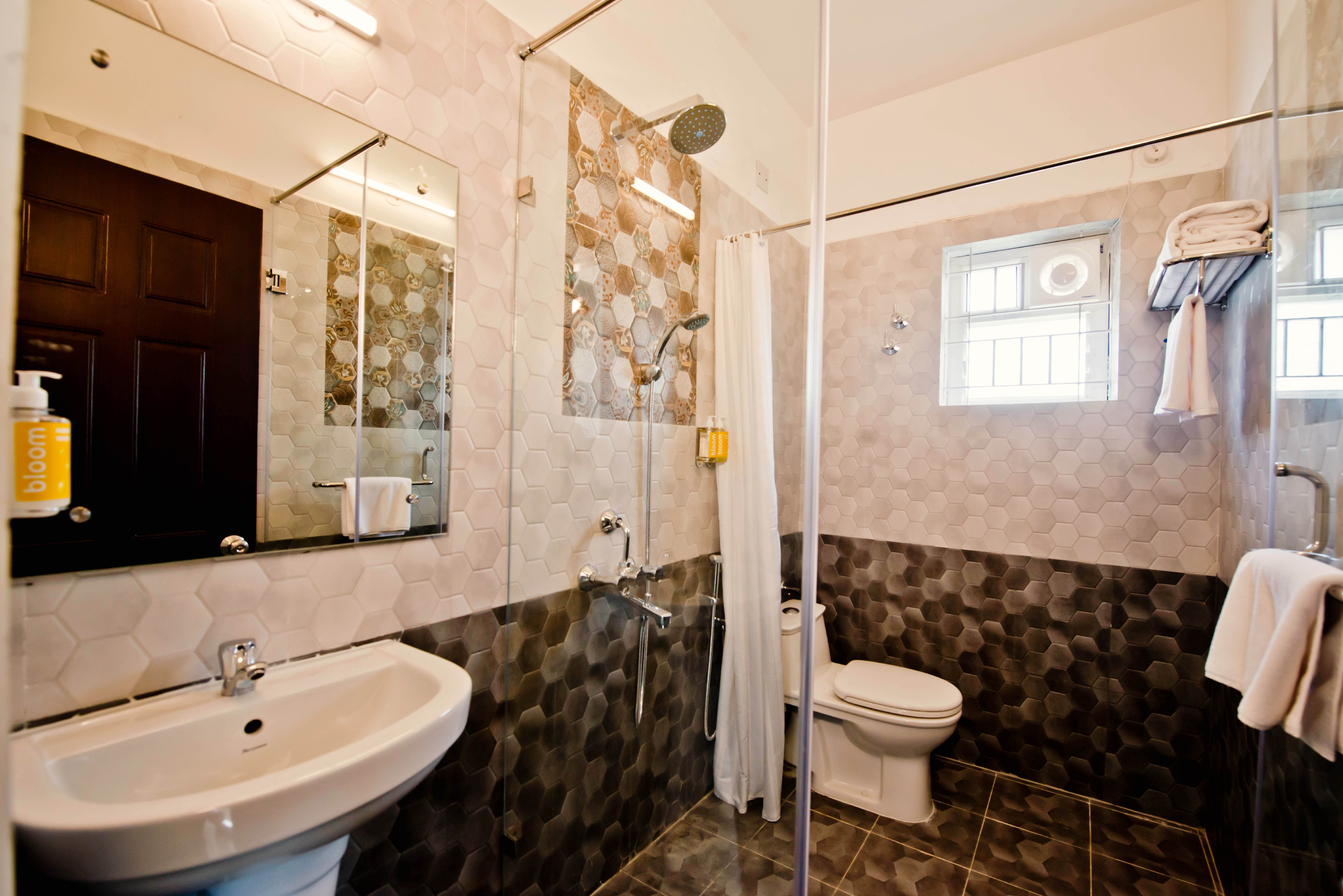 X by Bloom | Hebbal Room Type - Deluxe Queen