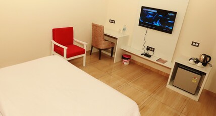 HOTEL THE SPADES Room Type - Deluxe Room
