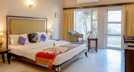 Kings Abode Room Type - Super Deluxe Room with Plunge Pool