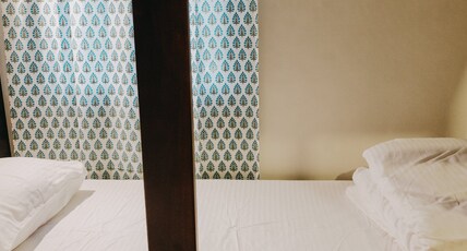 Horn Ok Please Hostel Jaipur | Rooms & Dorms Room Type - 10 Bed Non-AC Mixed Dorm Ensuite