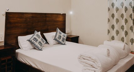 Horn Ok Please Hostel Jaipur | Rooms & Dorms Room Type - Superior Ensuite Double Room