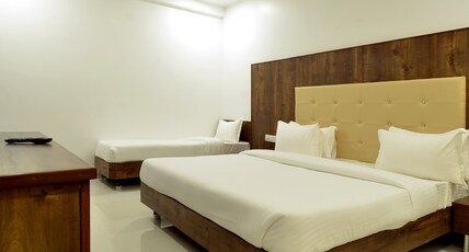 HOTEL DWARKA PARK Room Type - Deluxe Triple Bed Room