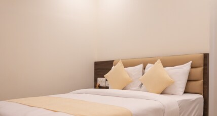 SHARDA RESIDENCY Room Type - Deluxe Room