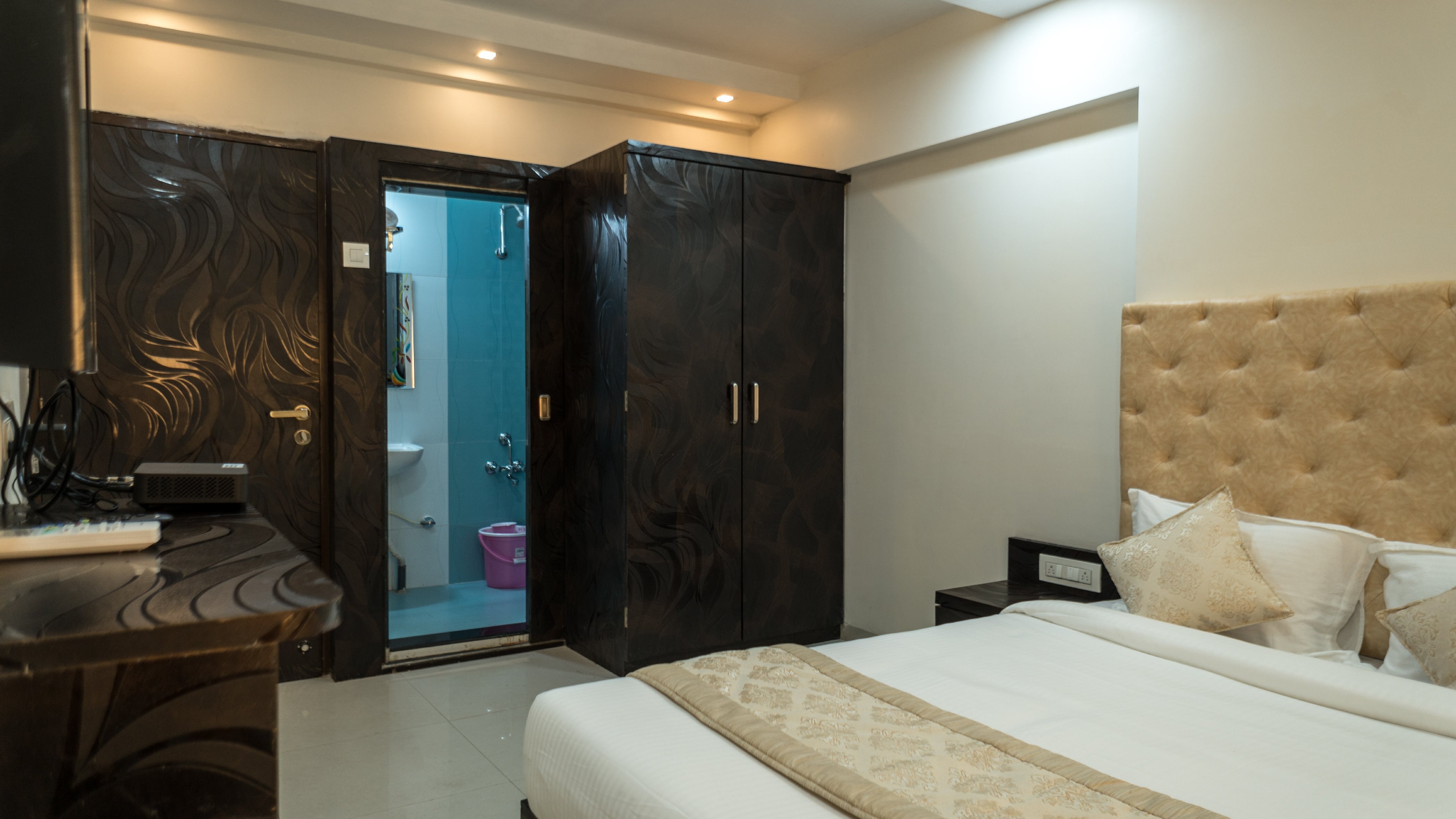 Hotel Dhavalgiri - Tap to explore photos