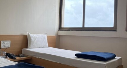 Aavas Inn Room Type - Plush Twin