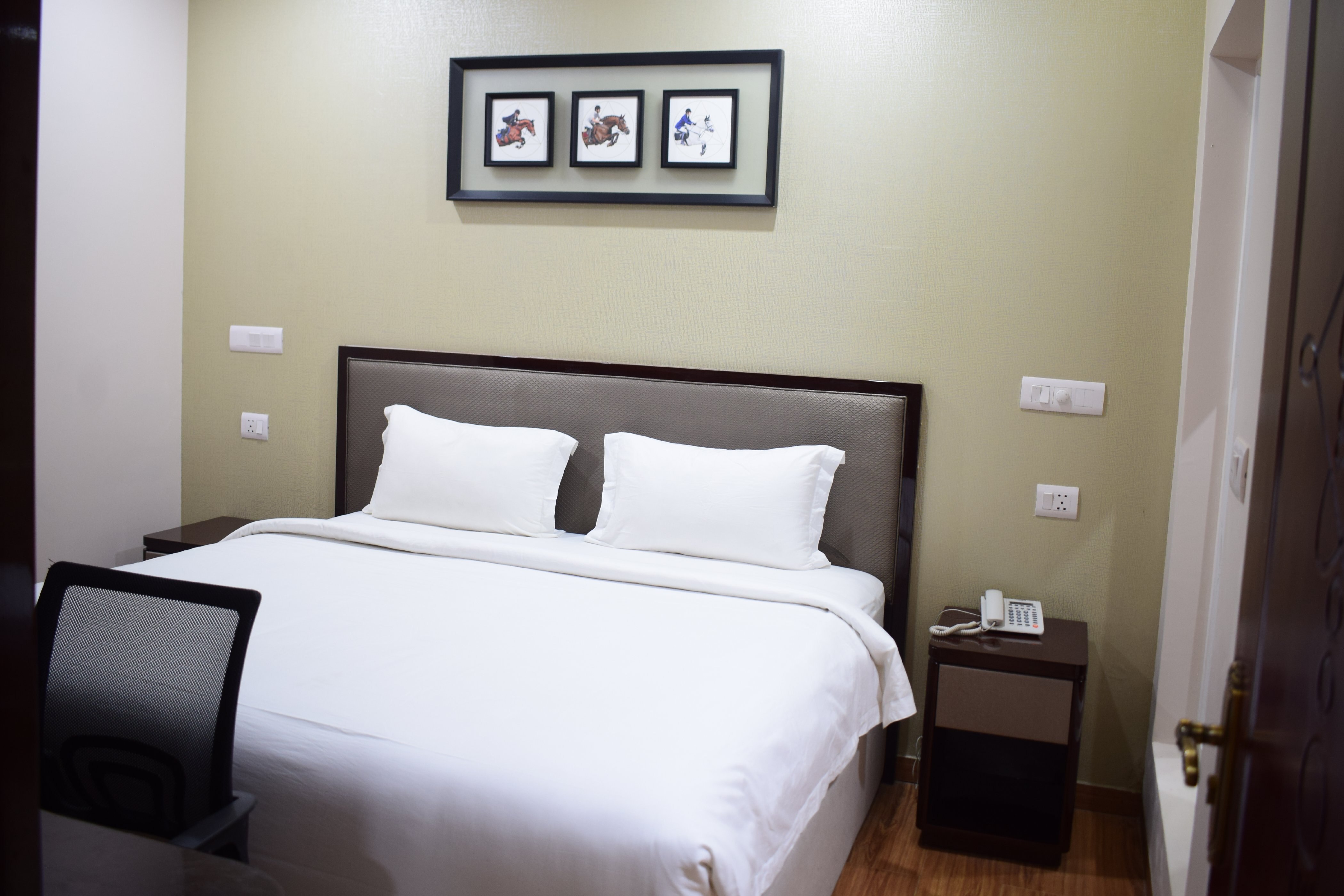 Hotel Naveen Continental @ 2Minutes Walk From Zero Road Bus Stand - Tap to explore photos