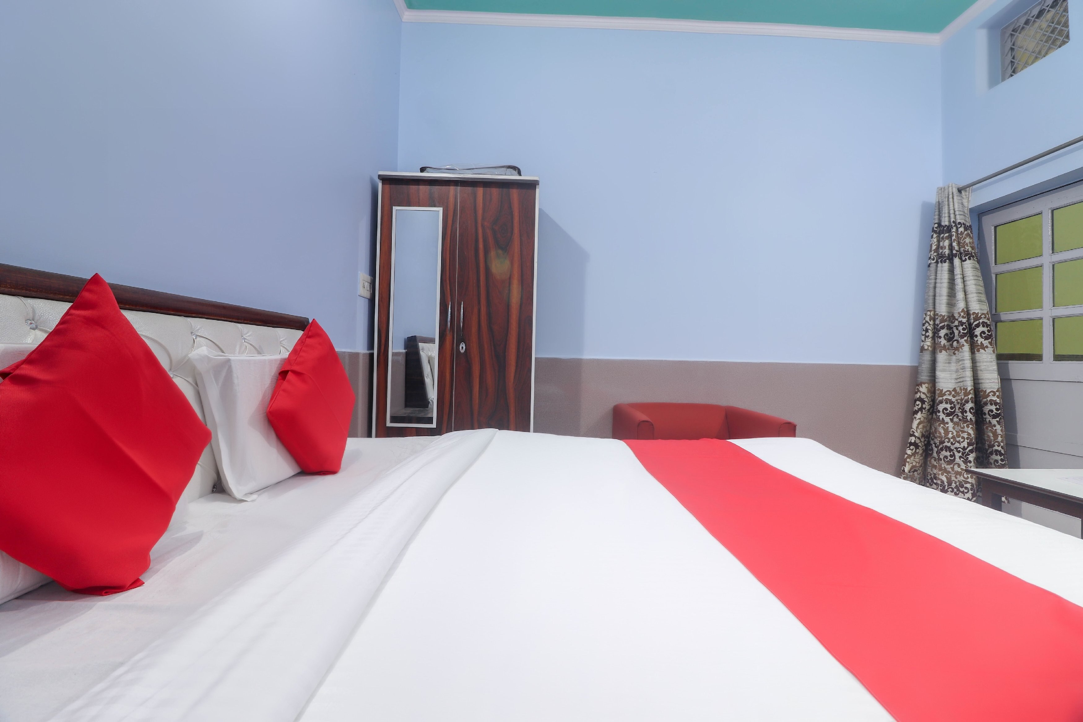 Hotel O Santoshi Guest House Khurja City Railroad Station - Tap to explore photos