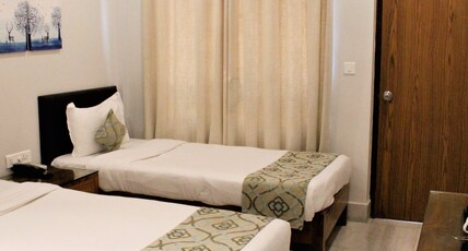 Central Hotel Room Type - Standard Twin With Balcony