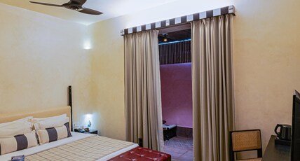 The Sierra - By The Lake Room Type - Sierra Jacuzzi Suite Room