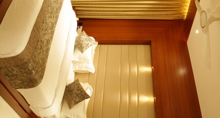 Robusta Inn Room Type - Deluxe room without balcony double bed