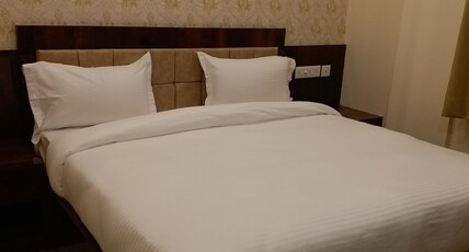 GANGA DARSHAN HOTEL AND RESORT Room Type - Ganga Deluxe Room