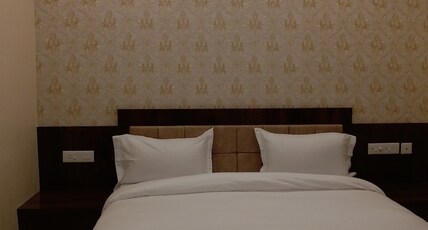 GANGA DARSHAN HOTEL AND RESORT Room Type - Ganga Executive Room