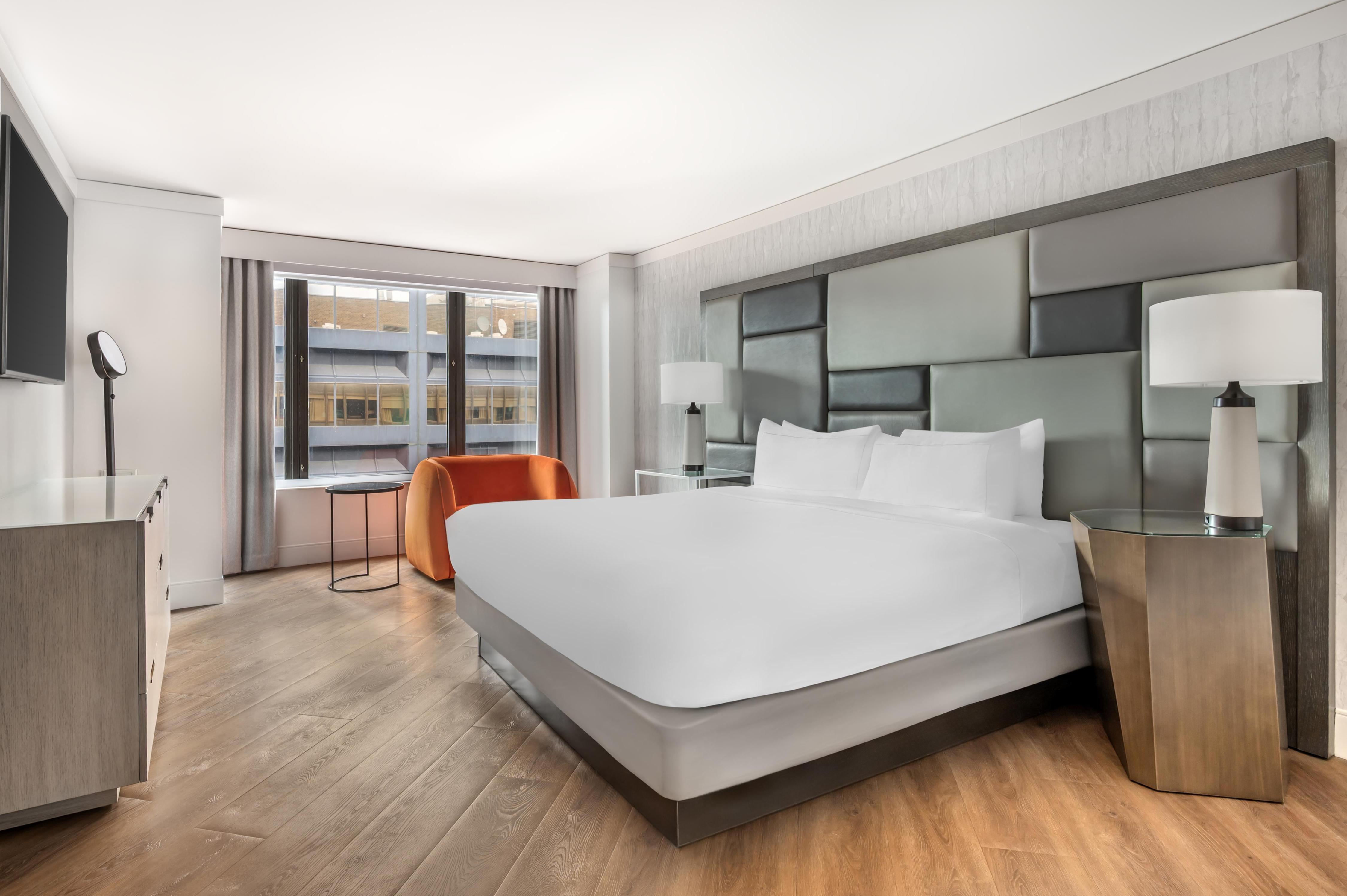 Hilton Grand Vacations Chicago Downtown Magnificent Mile - Tap to explore photos