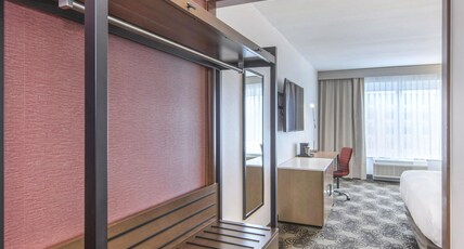 DoubleTree by Hilton Hotel Raleigh - Cary Room Type - 1KG DLX MOB HR ACC TUB NS