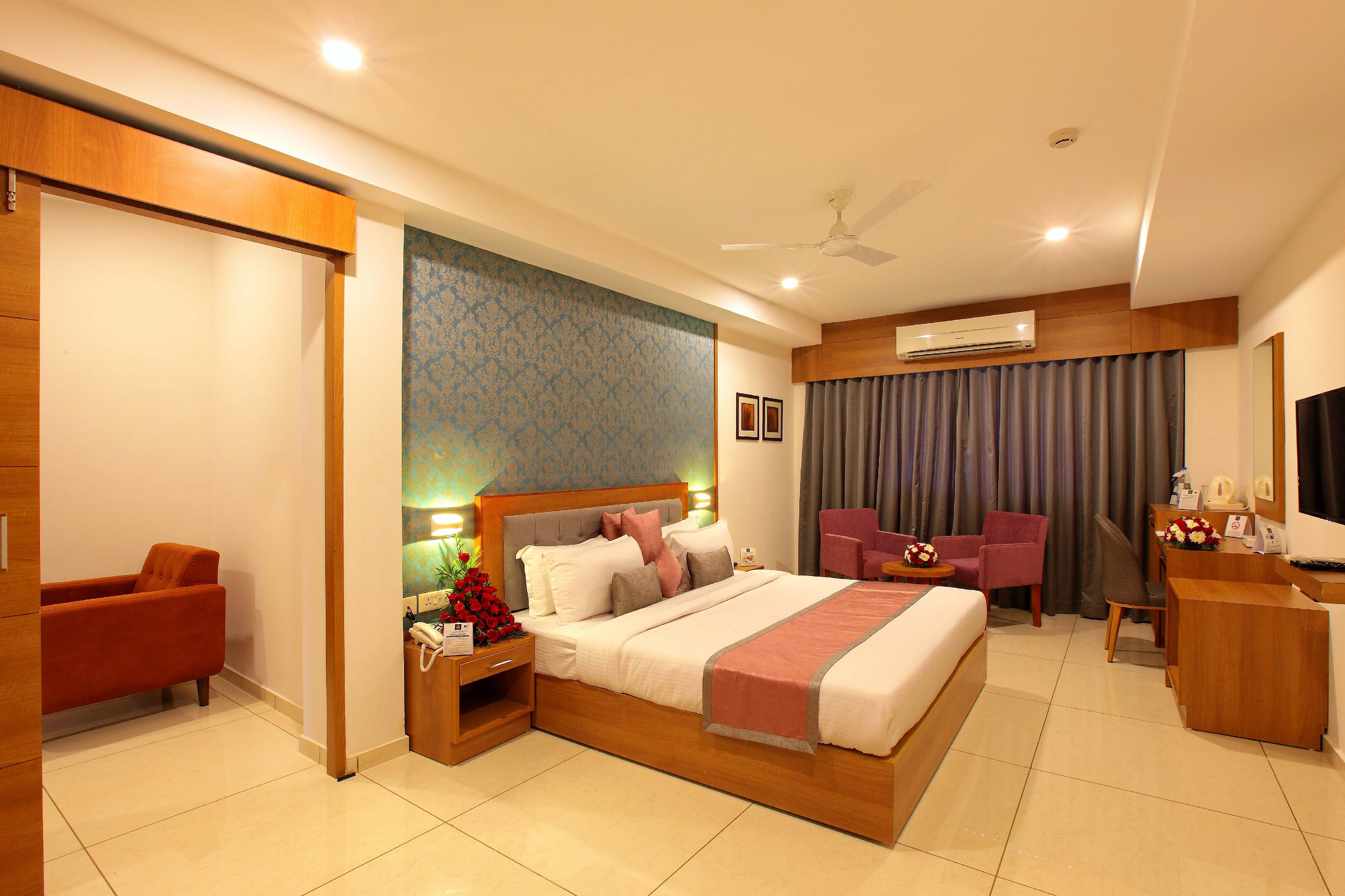 Hotel Samrat - Tap to explore photos