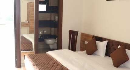 The Vivaanta Hotel Room Type - Super Deluxe AC Room
