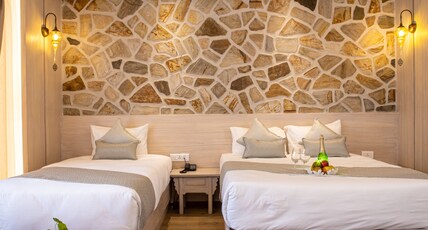 Arushi Boutique Hotel Room Type - Superior Deluxe Room with Bathtub & Balcony