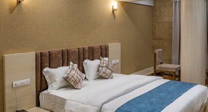 Hotel Pleasant Lake Room Type - Lavish Room