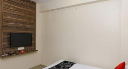 SHRI KAMADHENU RESIDENCY Room Type - Deluxe Room AC