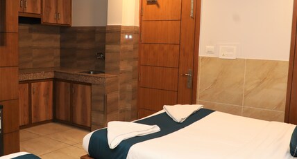 Hotel Hira Palace Sarita Vihar Room Type - PREMIUM ROOM