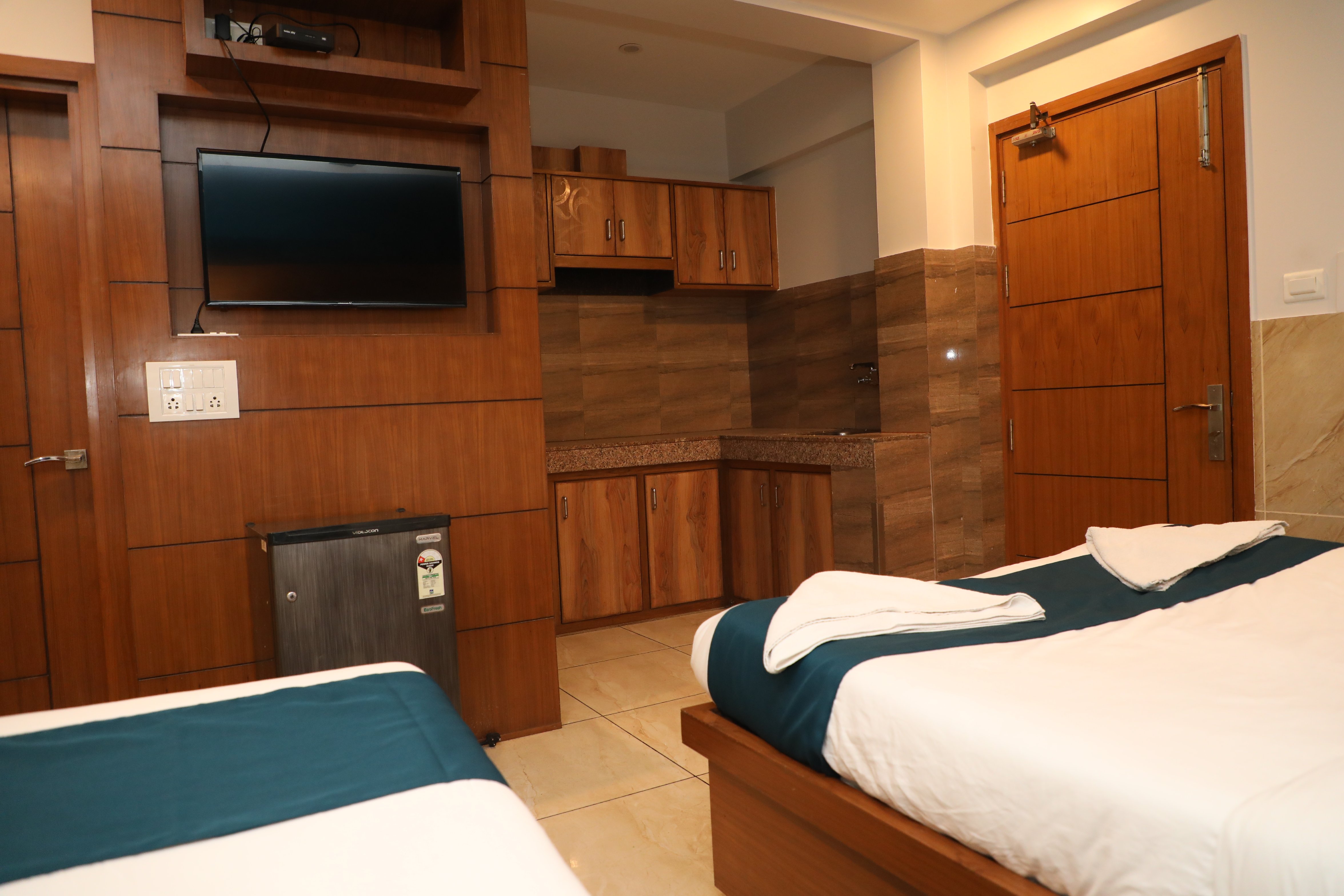 Hotel Hira Palace Sarita Vihar - Tap to explore photos