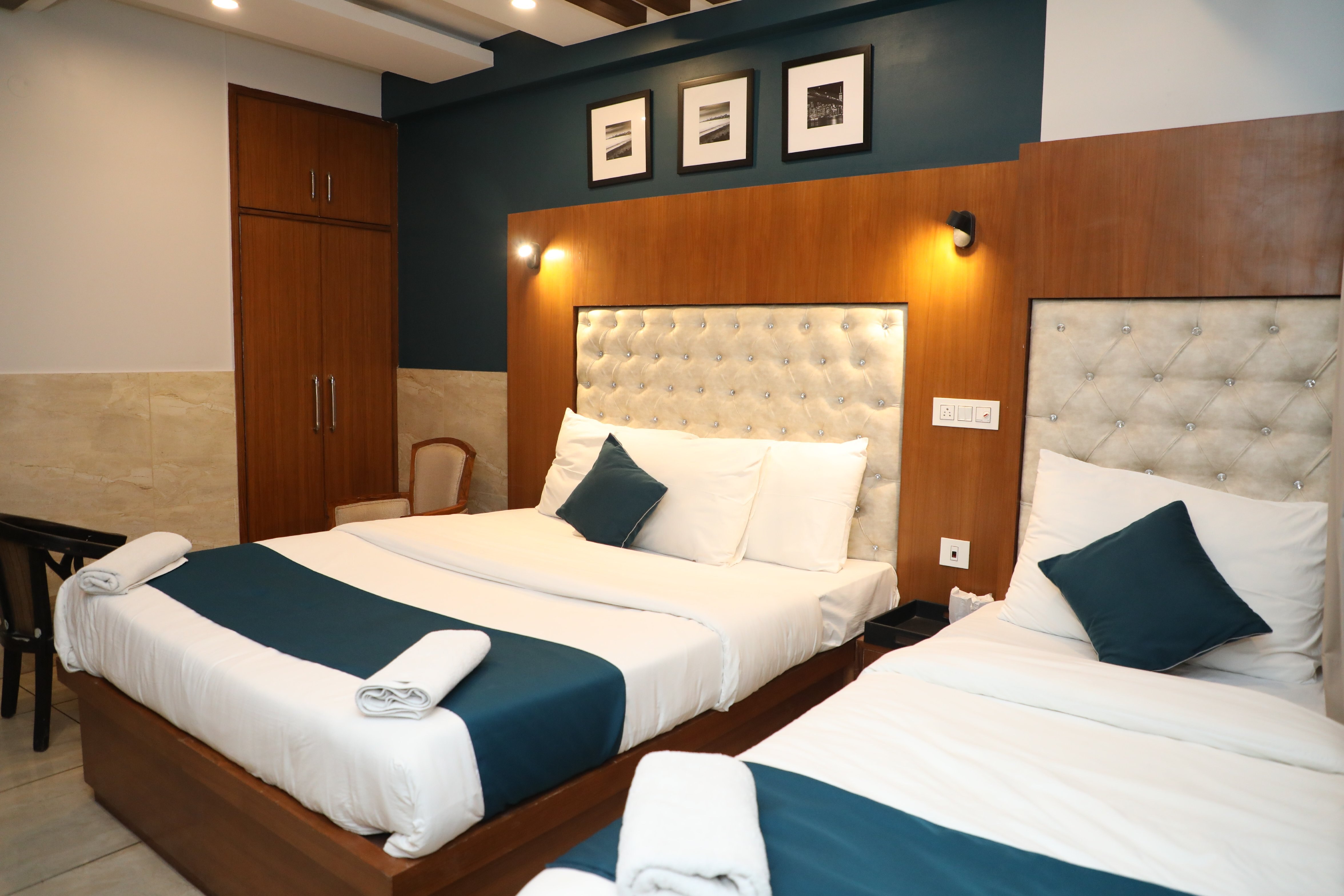 Hotel Hira Palace Sarita Vihar - Tap to explore photos