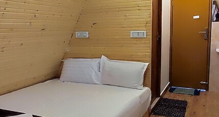 Serenity Panchalimedu Room Type - Couple Cottage with Balcony Mountain View