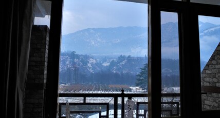 MOUNTAINS SHACK Room Type - Riverside Deluxe Room with balcony