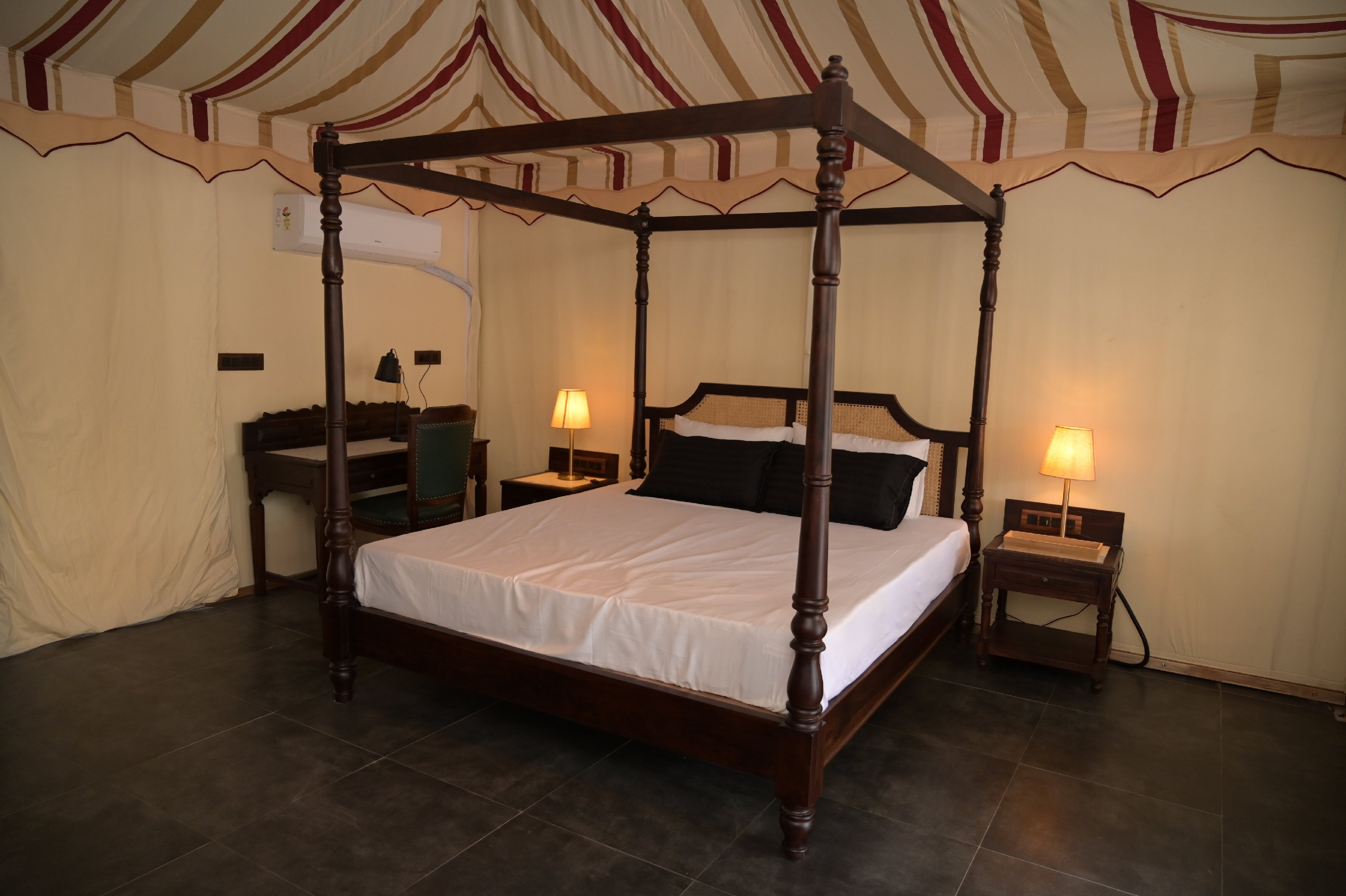 16 Bedouin - Tap to explore photos