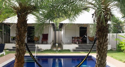 16 Bedouin Room Type - Luxury Tent for 2 with Private Pool