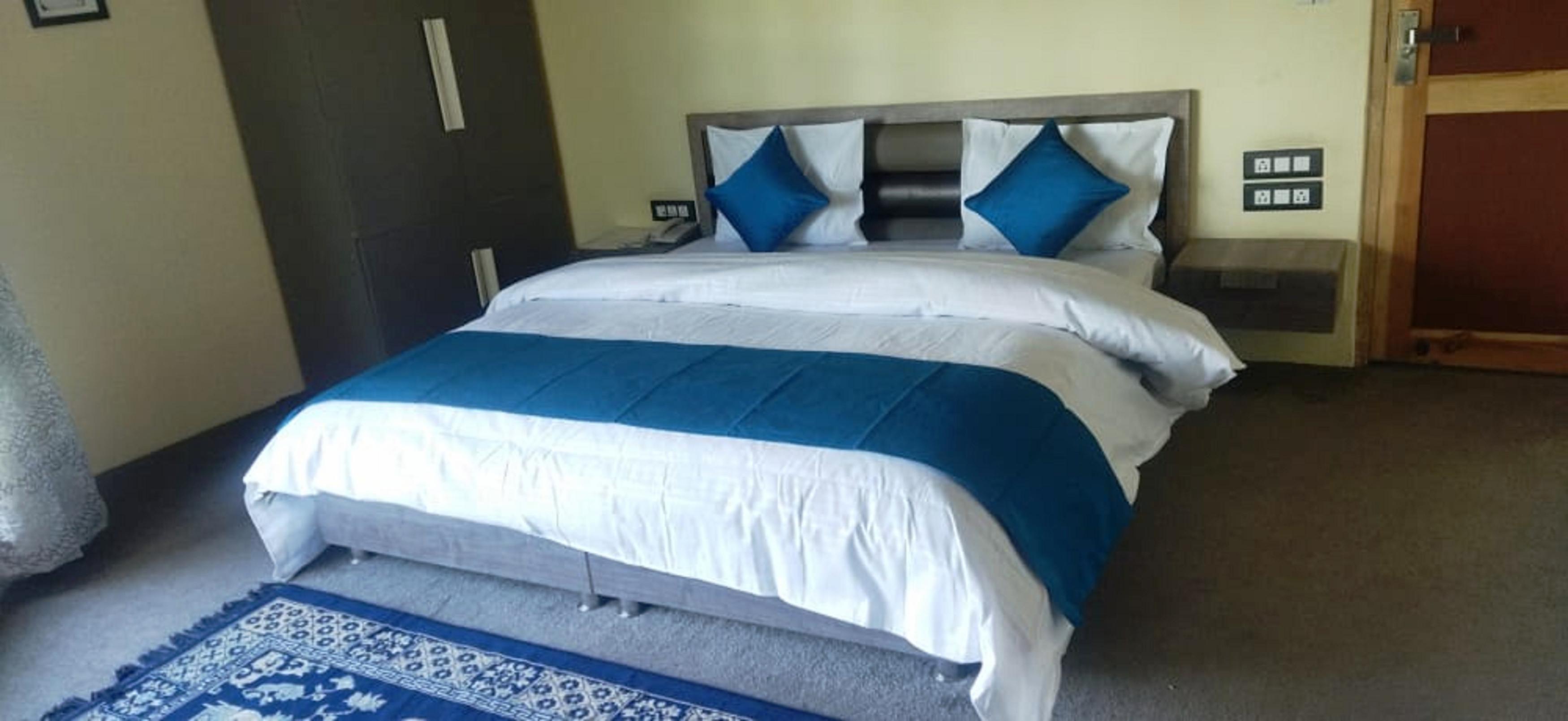 White House | 5 Min Walking From Leh Mall Road Room Type - Deluxe Room with Valley View